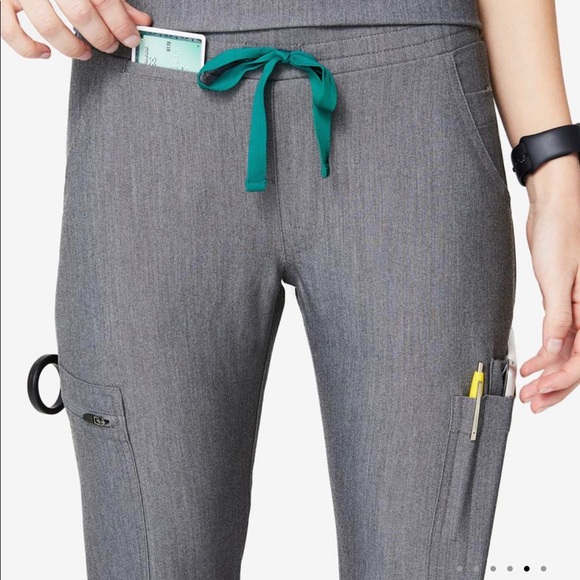 FIGS scrubs - Picture 2 of 6